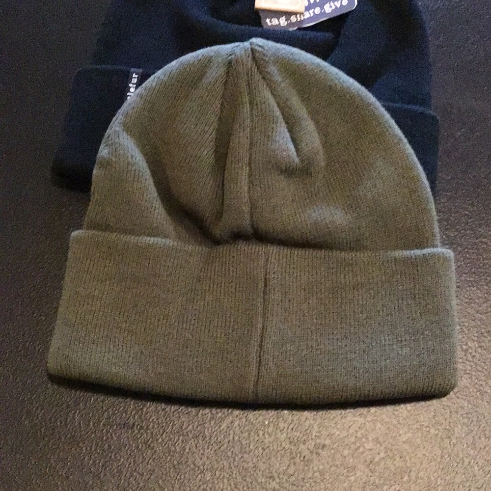 Turtle Fur Explorer Knit Beanies in Moss Green and Black- Set of 2 NEW WITH TAGS - Picture 4 of 8